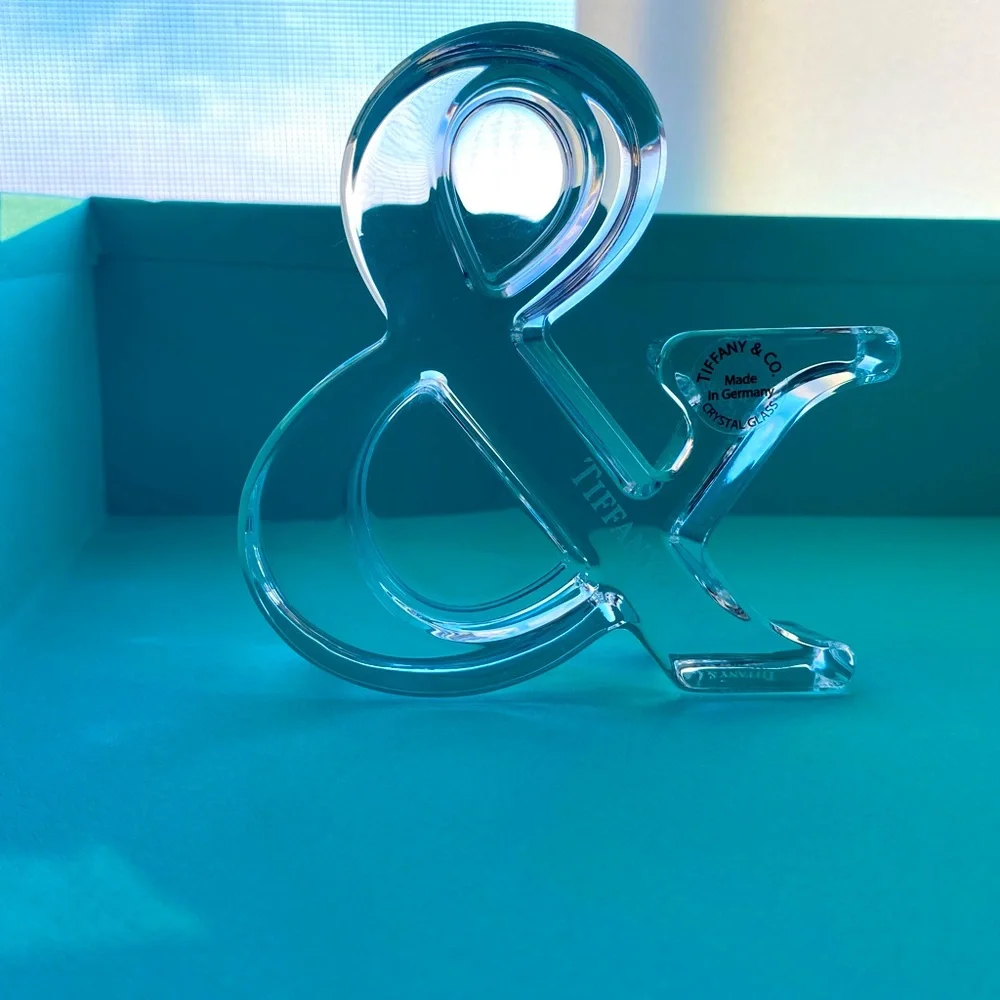 Ampersand‎ paper weight